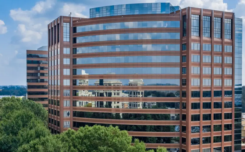 Crestlight Capital has acquired SouthPark Towers in the SouthPark submarket of Charlotte, NC.