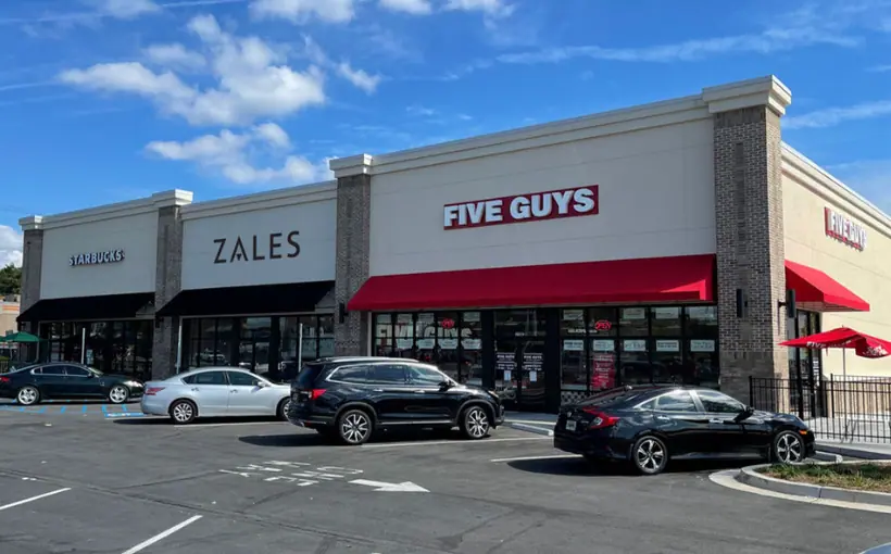 Stan Johnson Company has completed the $5.9-million sale of a multi-tenant retail center in Douglasville, GA.