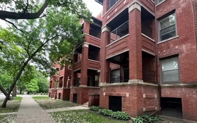 5401 University and two other Hyde Park apartment properties have been renovated into student housing