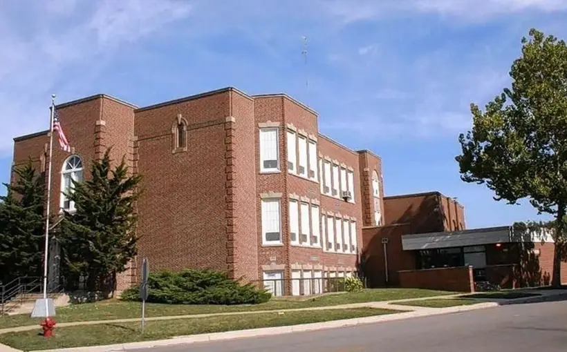 D2 Capital Advisors arranged financing for the adaptive reuse of two former schools in Aurora, IL that will be converted to apartments