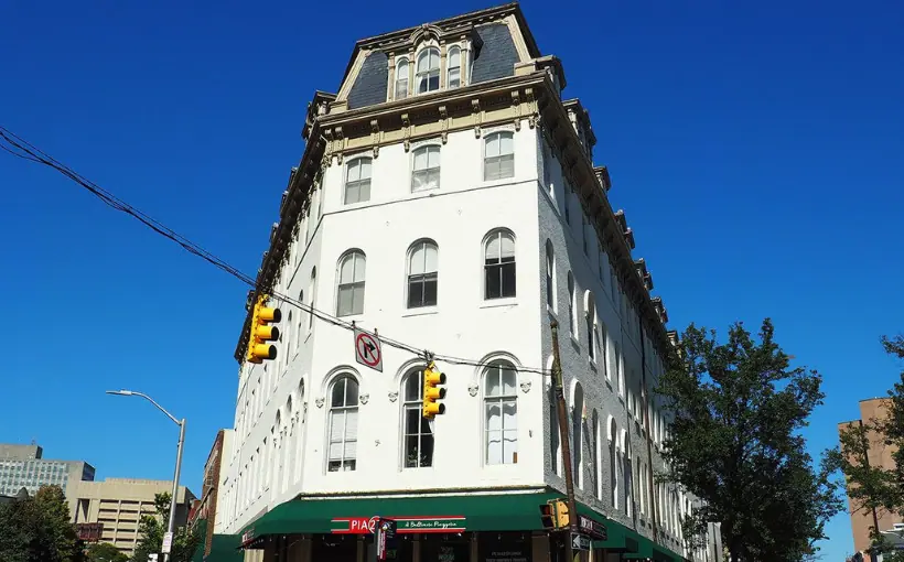 Harbor Stone Advisors has arranged the sale of Cathedral Court apartments in Baltimore, MD to an international investment group for $9.2 million.