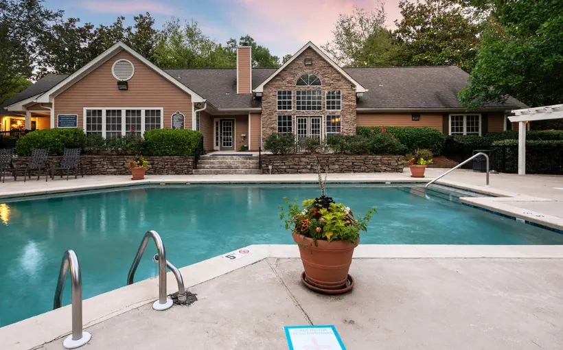 Arcan Properties has purchased Colony Woods apartments in Birmingham, AL for $71.4 million from Forum Investment Group.