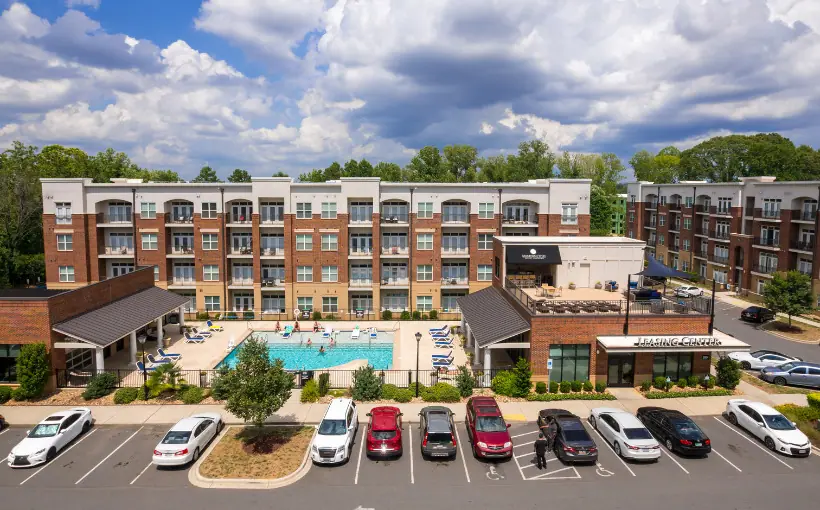 Invictus Real Estate Partners LLC and L3C Capital Partners have purchased Apex Glassworks apartments in Nashville, TN for $94 million.
