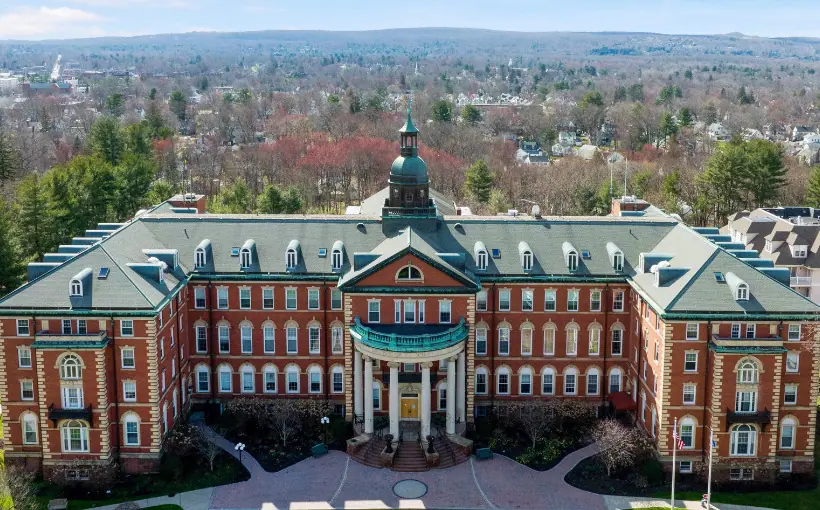 Lloyd Jones has acquired Hamilton Heights, a 113-unit senior living community in West Hartford, CT.
