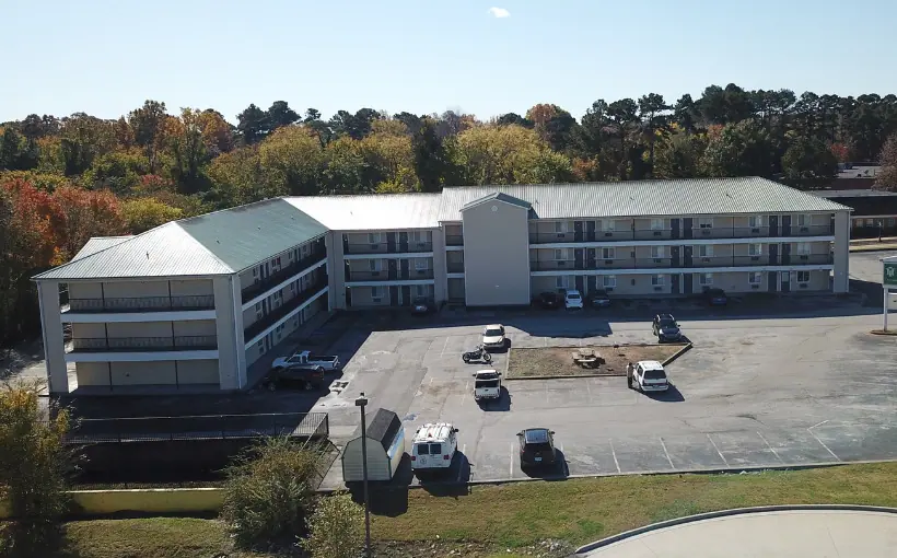 The Siegel Group has purchased the five-property Hamilton Inn Extended-Stay portfolio for $29 million.