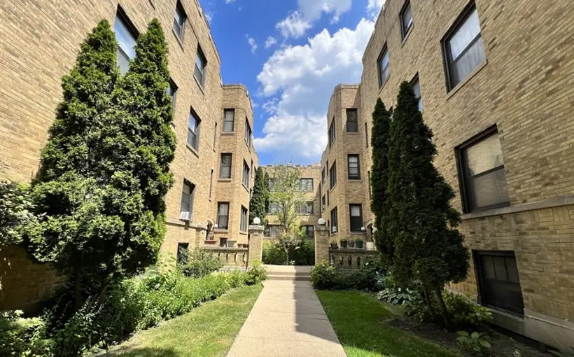 Essex Realty is marketing the salde of 6513-23 N. Newgard Ave., an apartmentproperty in Chicago's Rogers Park neighborhood