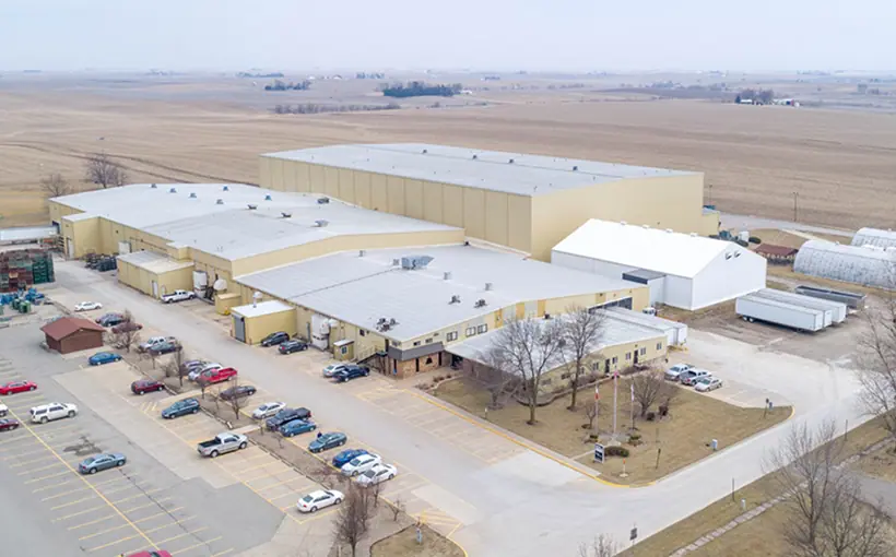 Stan Johnson Co. arranged the sale of a single-tenant, mission critical warehouse in Montezuma, Iowa