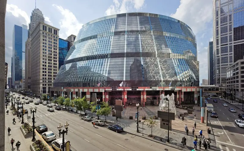 Google will occupy and acquire the James R. Thompson Center in Chicago's Loop under a redevelopment agreement with the office building's current ownership