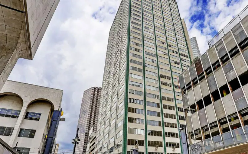 Olympus Unloads 440-unit Dallas Mosaic