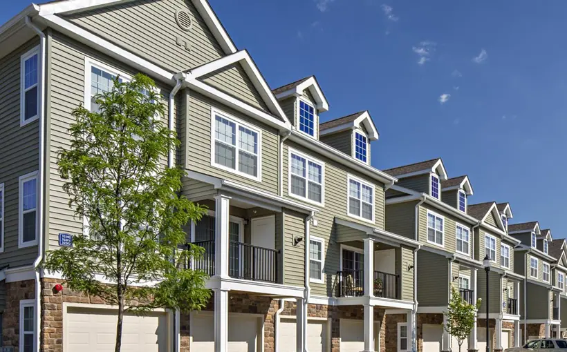 A venture of Harbor Group International and Azure Partners has paid $306 million for Avalon Green, a 617-unit apartment community in Elmsford, NY