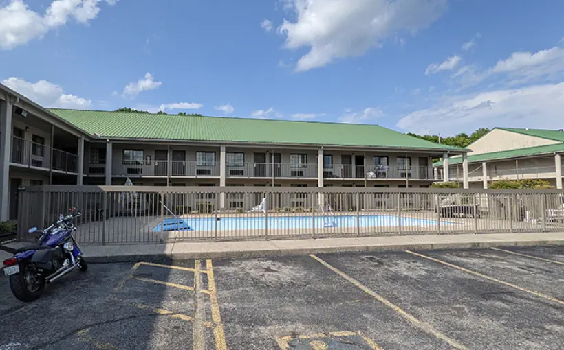 Capstone Apartment Partners has closed the $7.5 million and $6.5 million sales of former hotels in Nashville, TN to be converted into apartments.