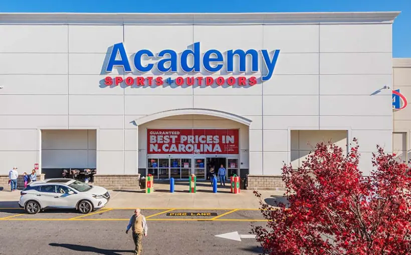 One Oak Investments, LLC, has purchased Valley Crossing retail center in Hickory, NC with $20.7-million financing.