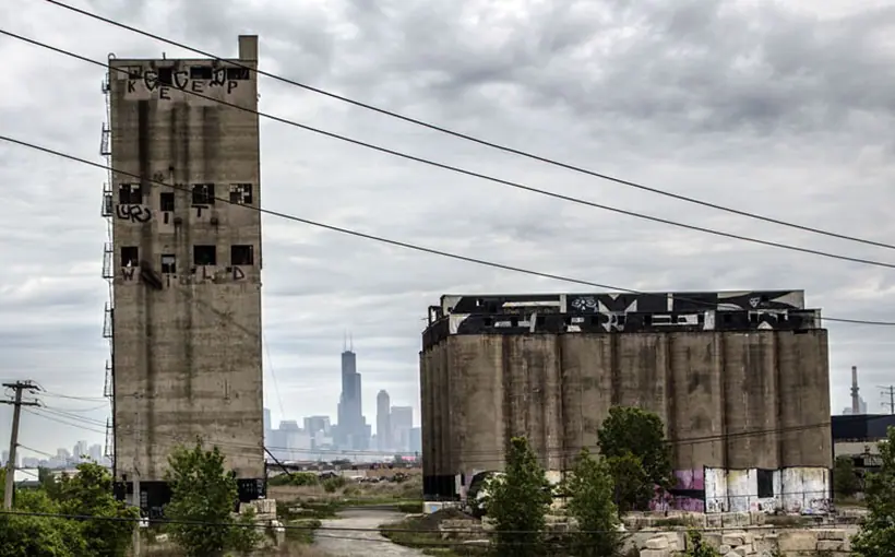The Damen Silos in Chicago were deeded to the Staet of Illinois in 1928 by the Atchison, Topeka and Santa Fe Railway