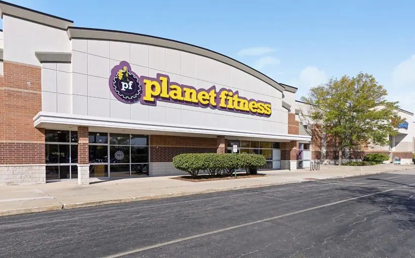 Mid-America Real Estate Corporation arranged the sale of The Landings at Bolingbrook, a community shopping center in Bolingbrook, IL, to California-based Sperry Equities
