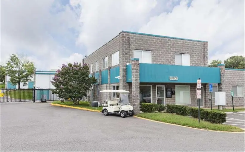 Aztec Group has secured $8 million to refinance ExtraSpace Chantilly Self Storage in Chantilly, VA.