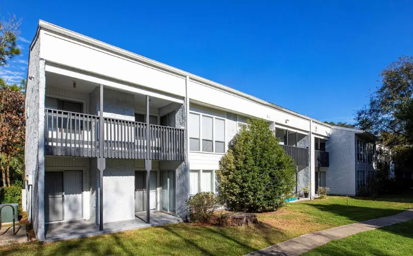 Excelsa Properties has completed the sale of five apartment complexes in Gainesville, FL for $89.5 million sale.