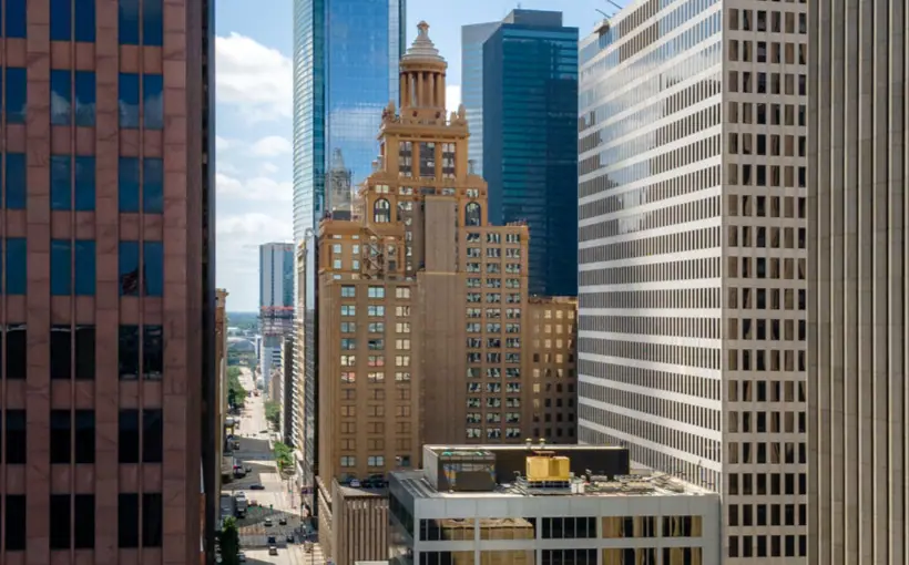 Houston Esperson Building to convert some office space to residential.
