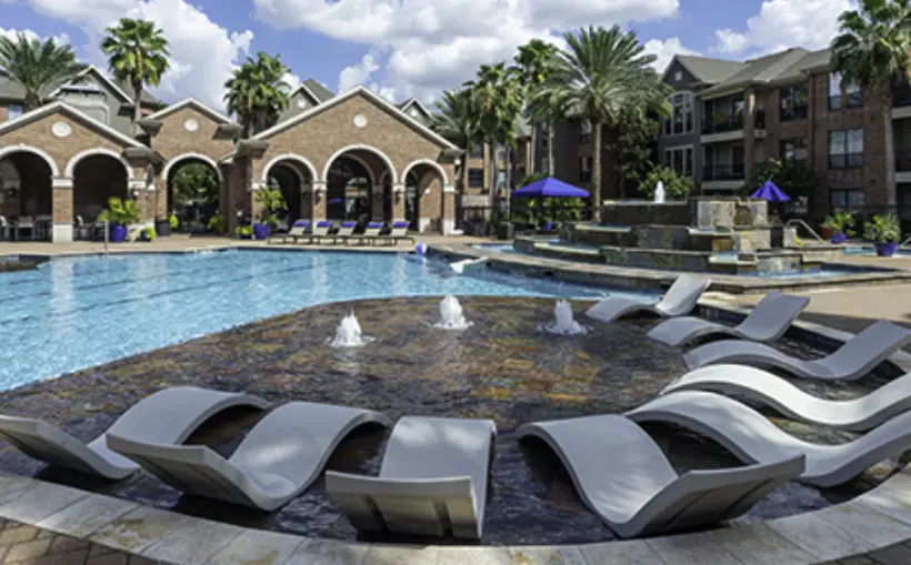 Houston's 372-unit San Paloma apartments changes hands.