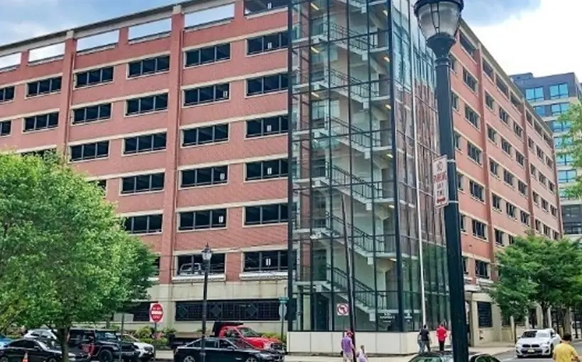 Hudson Tea Parking Garage is a busy, 389,984-square-foot garage in Hoboken, New Jersey