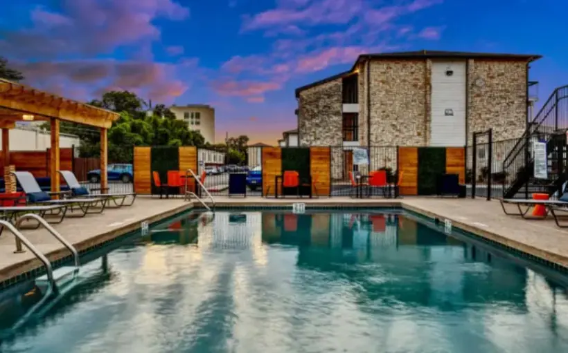 Austin's Summit at Hyde Park gets recapitalized, revamped