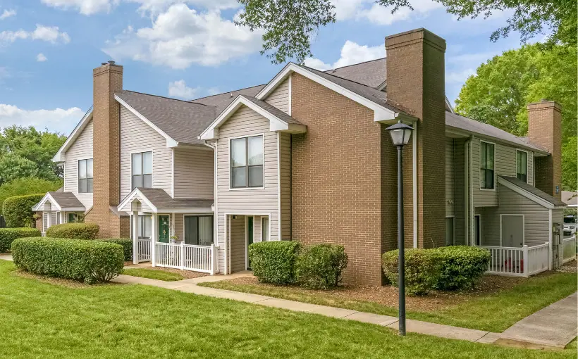 Beach Real Estate Funds, LLC has acquired The Brook multifamily community in Charlotte, NC for $39 million.