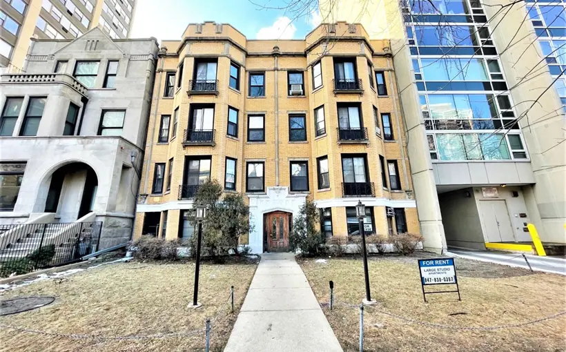 2718 N. Hampden Court is a 51-unit apartment property in Chicago's Lincoln Park neighborhood
