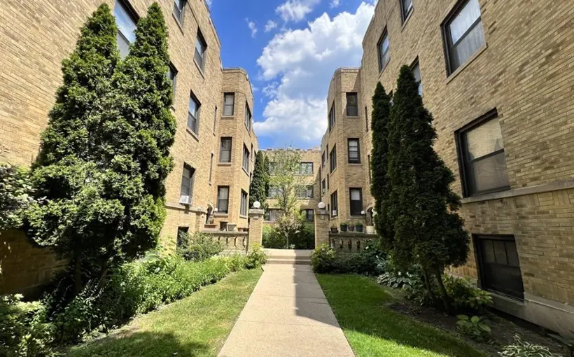 6517 Newgard Ave. is a 24-unit courtyrad multifamily property in Chicago's Rogers Park neighborhood
