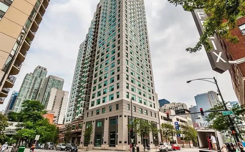 West77 is a 304-unit apartment property in downtown Chicago