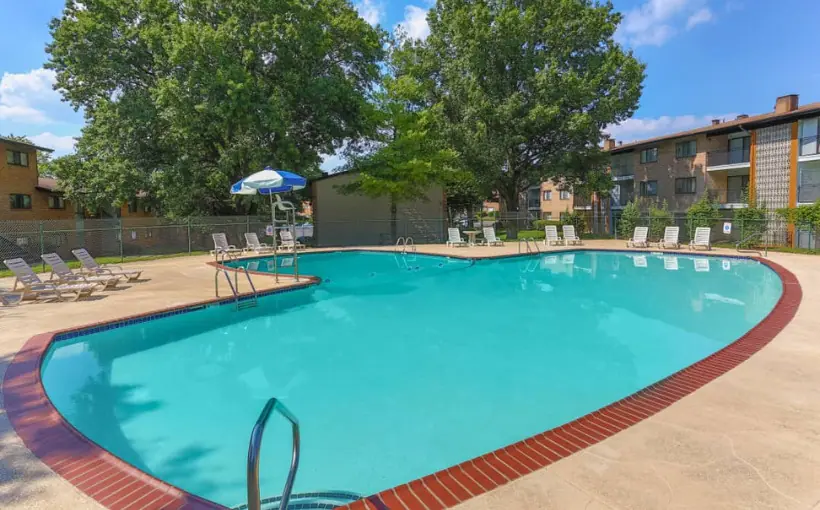 Quantum Equities has purchased Oaks at Park South apartments in Oxon Hill, MD for $59.6 million.