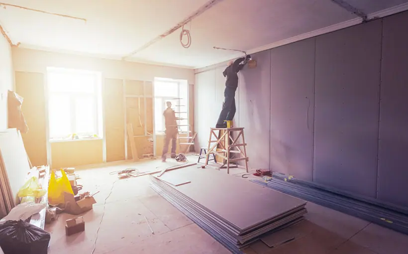Workers,Are,Installing,Plasterboard,(drywall),For,Gypsum,Walls,In,Apartment