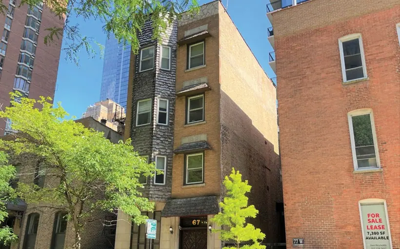 Essex Realty Group arranged the sale of 67 W. Chestnut St., a rare middle-market multifamily property in Chicago’s Near North District