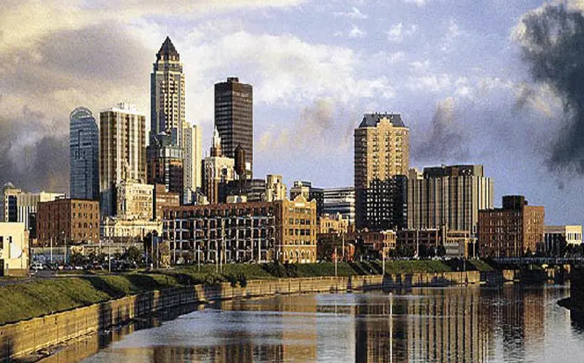 CHI Des Moines skyline Go Iowa