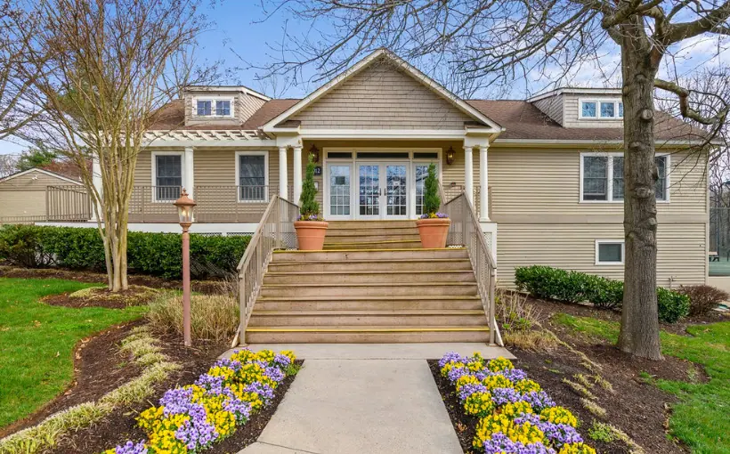 Insight Property Group and AHC, Inc., have acquired Colvin Woods Apartments (now Haven Reston) in Reston, VA.