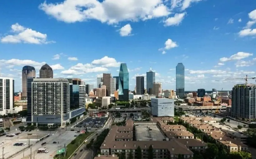 Dallas Rents dip 1%, align with national trend