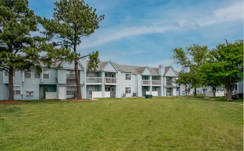 Featherstone Partners has acquired Royal Pointe Apartments in Virginia Beach, VA for $36 million.