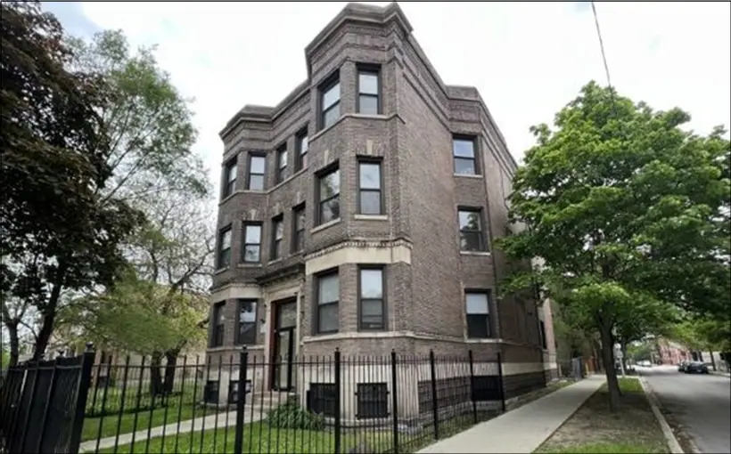 Essex Realty Group closed the sale of an eight-unit apartment building in Woodlawn, a Chicago neighborhood that is trending upward