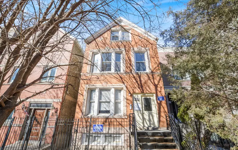 Peak Realty Chicago arranged the sales of two three-unit apartment buildings in Chicago's Bucktown and Logan Square neighborhoods to private investors