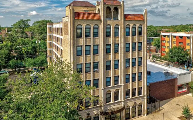 Multifamily brokerage firm Essex Realty Group recently facilitated the sale of 6928 N. Wayne Ave. in Chicago’s Rogers Park neighborhood