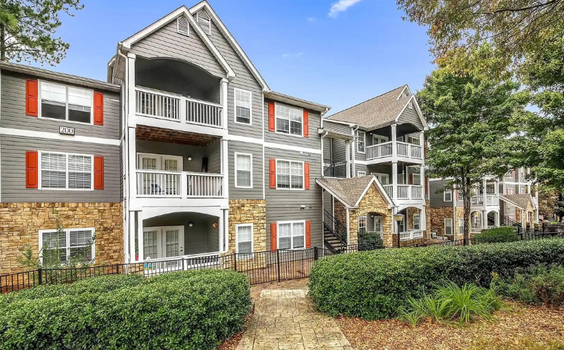 Ashcroft Capital has acquired Halston Paces Crossing apartments Norcross, GA and now owns 11 communities in Atlanta’s metro area.