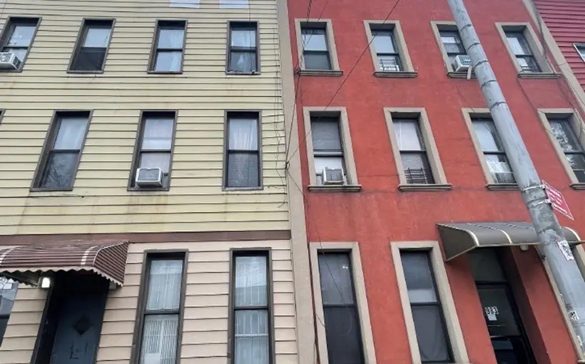 Rosewood Realty Group closed the sale of a five-unit residential building in Brooklyn’s East Williamsburg neighborhood at $440,000 per unit