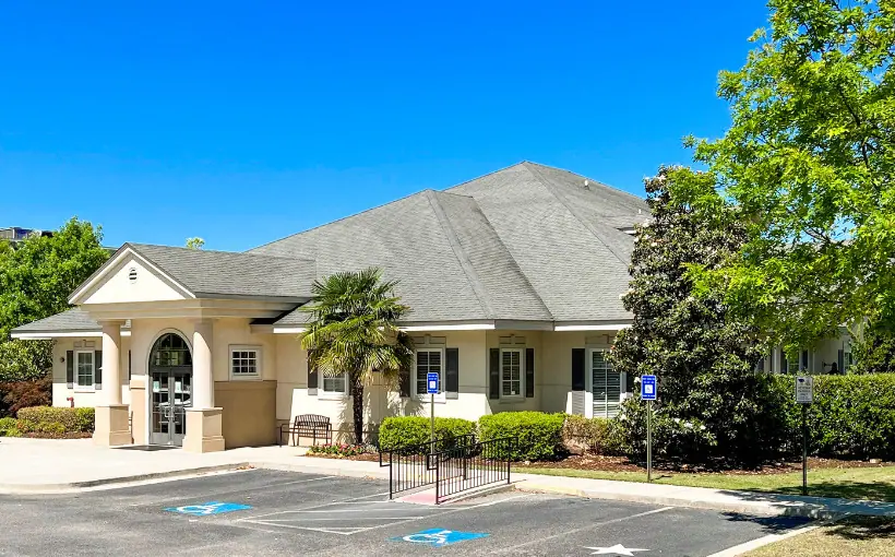 Bull Realty has arranged the $3.6-million sale of a 8,770-square-foot medical office building located at 1203 Town Park Lane in Evans, GA.