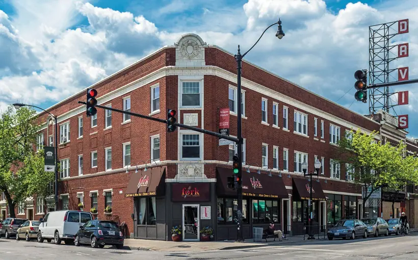 Essex Realty Group recently facilitated the sale of a two-building portfolio in Chicago's Ravenswood and Lincoln Square neighborhoods for $13 million.