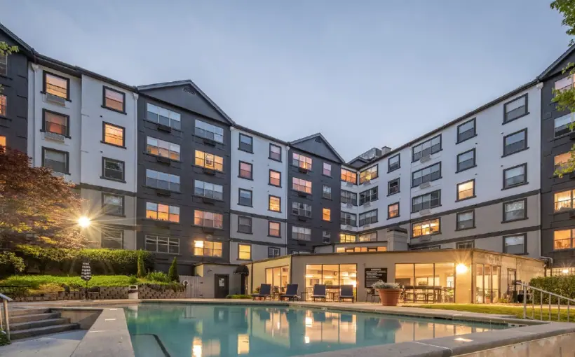 Black Bear Capital Partners has arranged $30.5 million in bridge financing on behalf of a private investor for the acquisition of Clairmont Crest Apartments in Decatur, GA.