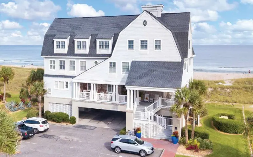 Marcus & Millichap Capital Corporation has arranged a $3.4-million loan for the refinancing of Elizabeth Pointe Lodge hotel in Fernandina Beach, FL.