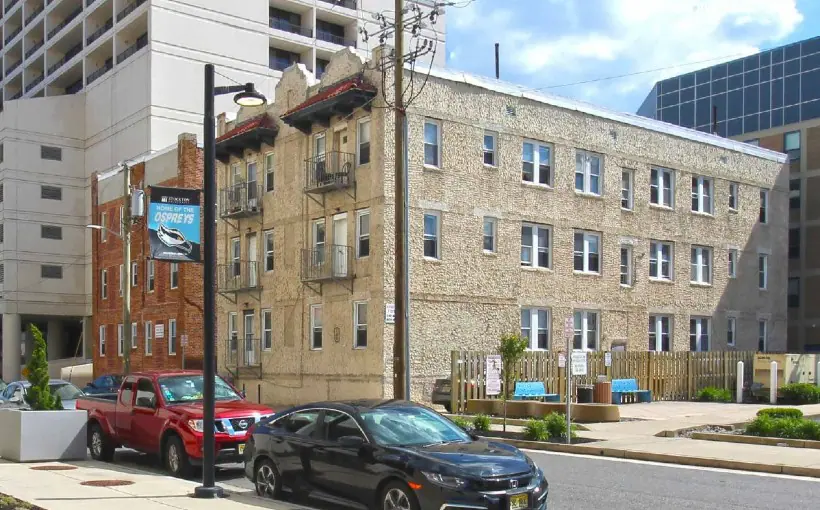 A two-building apartment property in Atlantic City has sold in a competitive market auction run by Rosewood Realty Group