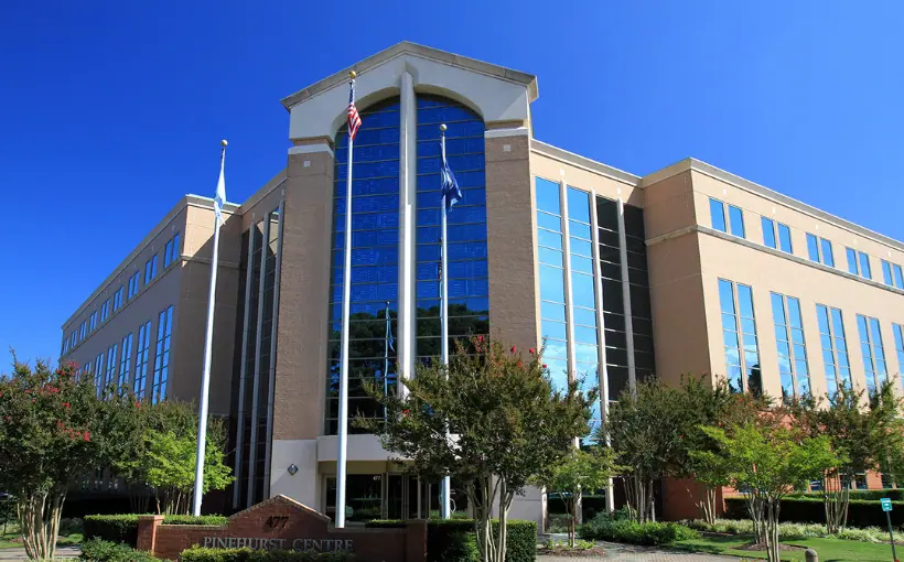 Seminole Trail Management has purchased the Pinehurst Centre office building at 477 Viking Drive in Virginia Beach, VA, from Robinson Development Group for $15.5 million.