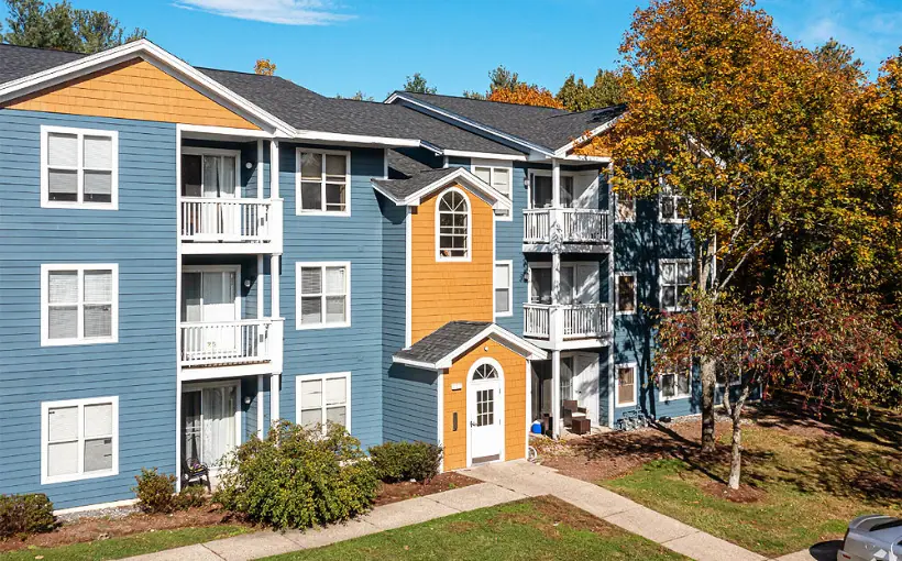 MCG Canton Arboretum, LLC has acquired Woodfield Commons apartments in Canton, MA, with $41 million in acquisition financing arranged by Fantini & Gorga.
