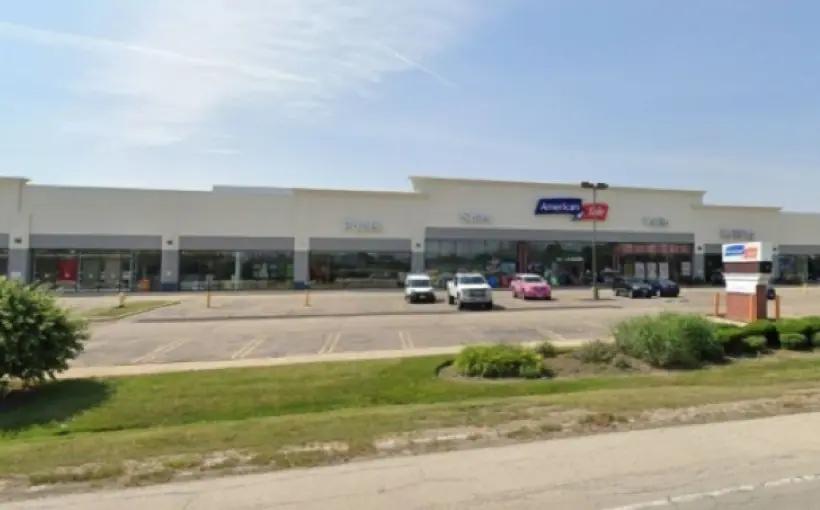Lee & Associates of Illinois negotiated a retail lease at a Carol Stream, IL shopping center, bringing occupancy back to 100%