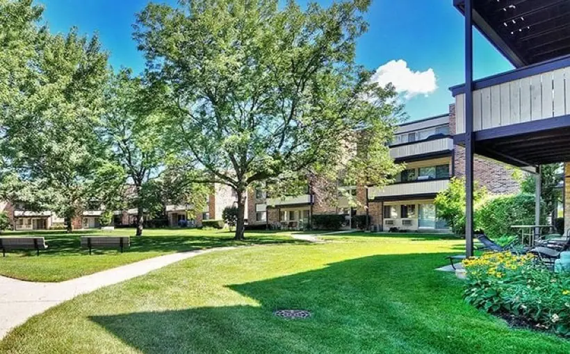San Francisco-based Friedkin Property Group has sold the Fieldpointe of Schaumburg apartment complex for 71% more than it paid for the property in 2014