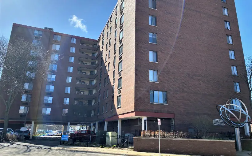 Affordable Housing Investment Brokerage Inc. closed the$21.1-million sale of a 171-unit senior apartment property near a planned casino in Rockford, IL
